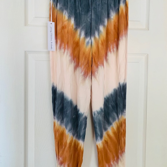 young fabulous and broke Capri joggers. - Picture 3 of 4